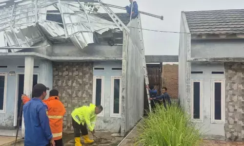 Angin puting beliung rusak lima rumah warga di Lampung Selatan