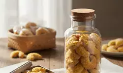 Cara menyimpan kue lebaran agar tetap renyah