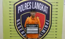 Sat Reskrim Polres Langkat amankan diduga pelaku pelemparan mobil box di Pantai Gemi