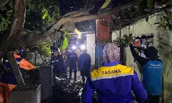 Puluhan rumah di Situbondo porak-poranda diterjang puting beliung