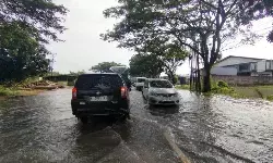 Pengendara diminta hati-hati di Jalan Pantura Pati masih ada genangan