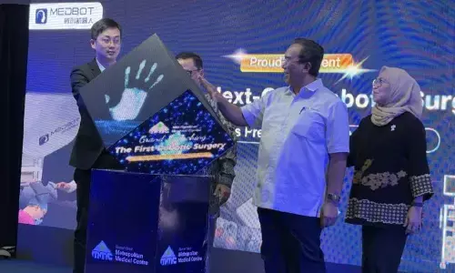 Era baru bedah robotik di Indonesia