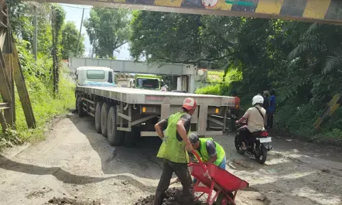 Rusak, jalan di bawah rel kereta api Lubuk Batang OKU segera diperbaiki