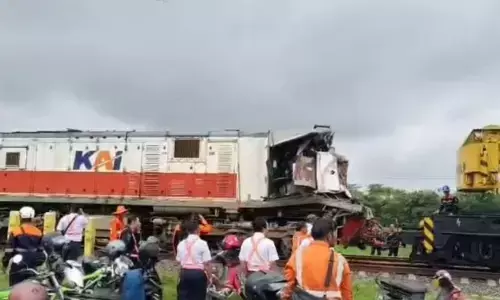 KAI Cirebon pastikan tak ada penumpang cedera usai insiden KA Menoreh