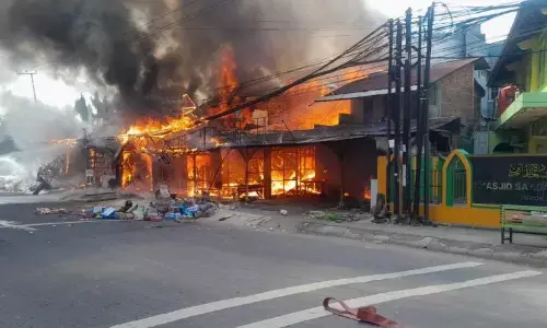 Kebakaran di Jambi hanguskan enam kios dan satu orang korban tewas
