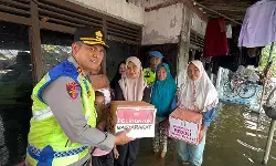 Polres Pemalang dan Bhayangkari bantu warga terdampak banjir rob di Desa Tasikrejo