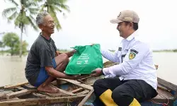 BAZNAS RI salurkan bantuan bagi masyarakat terdampak banjir rob di Muara Gembong Bekasi