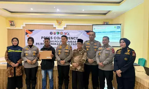 Polda Sumbar serahkan jenazah korban bencana kepada pihak keluarga
