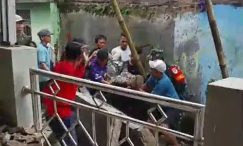 Satu warga meninggal akibat bangunan masjid runtuh di Serang