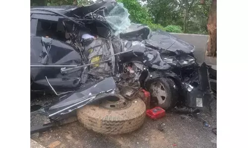 Kecelakaan di Tol Cipularang libatkan minibus dan dum truk, 1 tewas Kecelakaan di Tol Cipularang libatkan minibus dan dum truk, 1 tewas