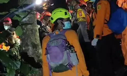 6 korban pesawat ATR 42-500 ditemukan, satu dievakuasi dari medan ekstrem 6 korban pesawat ATR 42-500 ditemukan, satu dievakuasi dari medan ekstrem