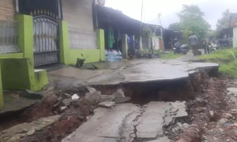 Hujan deras picu longsor di kompleks Kodam Bekasi Hujan deras picu longsor di kompleks Kodam Bekasi