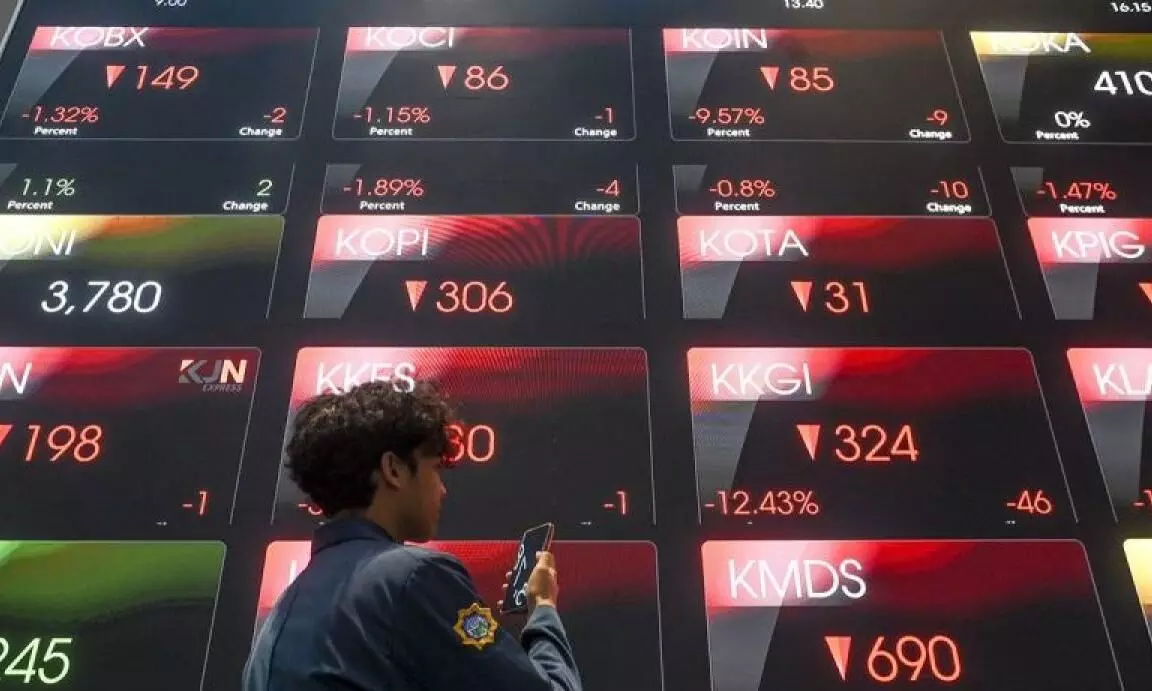 IHSG Jumat ini dibuka melemah 97,47 poin IHSG Jumat ini dibuka melemah 97,47 poin