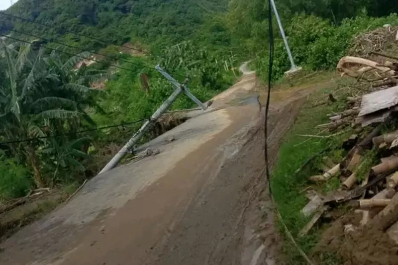 BPBD: 41 rumah di Lombok Tengah rusak disapu angin kencang BPBD: 41 rumah di Lombok Tengah rusak disapu angin kencang