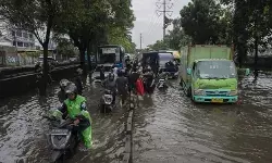 Banjir Jakarta pada Jumat pagi masih genangi 125 RT dan 14 ruas jalan Banjir Jakarta pada Jumat pagi masih genangi 125 RT dan 14 ruas jalan