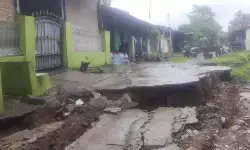 Hujan deras picu longsor di kompleks Kodam Bekasi