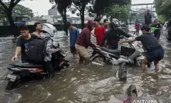 Pemprov DKI Jakarta terapkan PJJ sementara, antisipasi cuaca ekstrem