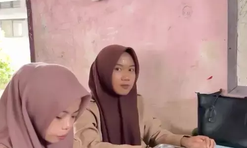 SPPG di Padang sajikan rendang istimewa, santan kelapa petikan beruk terlatih