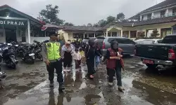 Tim gabungan evakuasi 92 warga terdampak banjir bandang di Pemalang Tim gabungan evakuasi 92 warga terdampak banjir bandang di Pemalang
