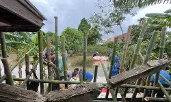 Pemkot Tangerang pasang kisdam di tanggul antisipasi banjir susulan Pemkot Tangerang pasang kisdam di tanggul antisipasi banjir susulan