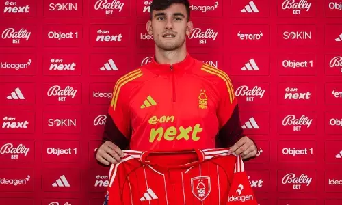 Nottingham Forest resmi pinjam Lorenzo Lucca dari Napoli