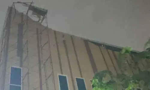 Atap GOR Serdang ambruk, belasan motor tertimpa