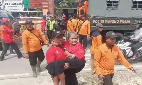 Ribuan pengungsi banjir Kudus kembali ke rumah Ribuan pengungsi banjir Kudus kembali ke rumah