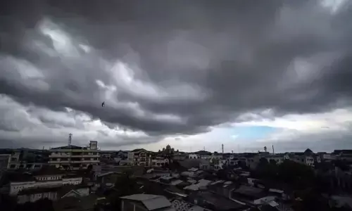 Minggu, Jakarta diprakirakan diselimuti awan tebal