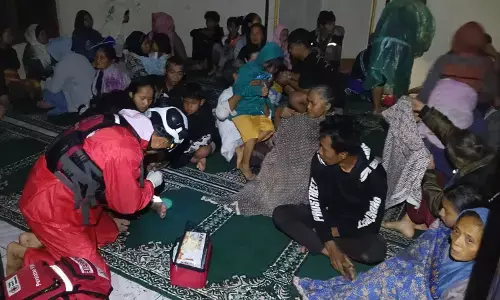 Dapur umum dan bantuan Kemensos untuk korban banjir bandang Pemalang Dapur umum dan bantuan Kemensos untuk korban banjir bandang Pemalang