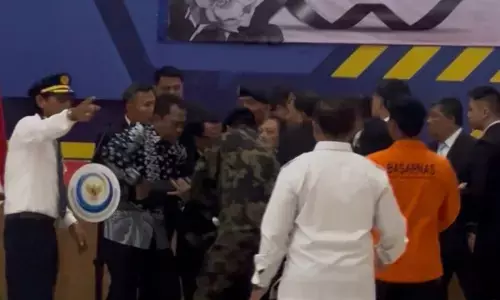 Menteri KKP jatuh pingsan saat prosesi penghormatan korban ATR