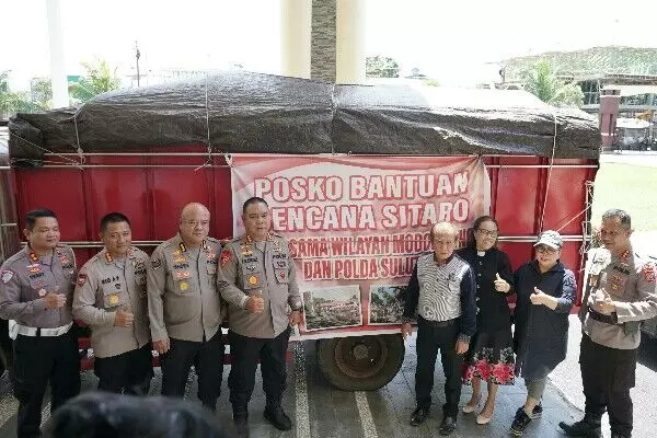 Jemaat GMIM Modoinding salurkan bantuan kemanusiaan untuk korban bencana Sitaro Jemaat GMIM Modoinding salurkan bantuan kemanusiaan untuk korban bencana Sitaro