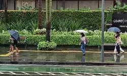 Jakarta diperkirakan hujan pada Selasa pagi hingga malam