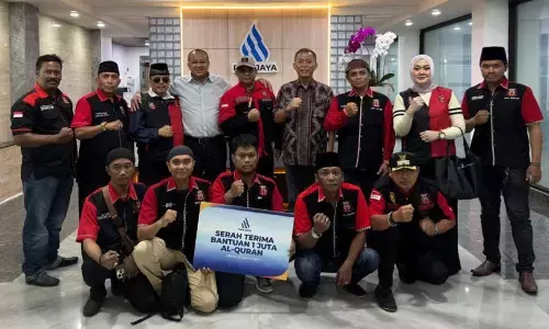 PAM Jaya dan MADAS bagikan Al-Qur’an untuk korban banjir Sumatera PAM Jaya dan MADAS bagikan Al-Qur’an untuk korban banjir Sumatera