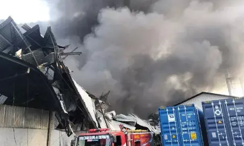 Damkarmat sebut tidak ada korban jiwa pabrik di Medan terbakar Damkarmat sebut tidak ada korban jiwa pabrik di Medan terbakar