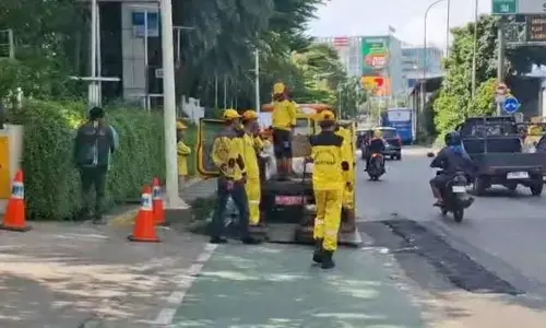 Pramono minta jalan berlubang di Jakarta segera diperbaiki Pramono minta jalan berlubang di Jakarta segera diperbaiki