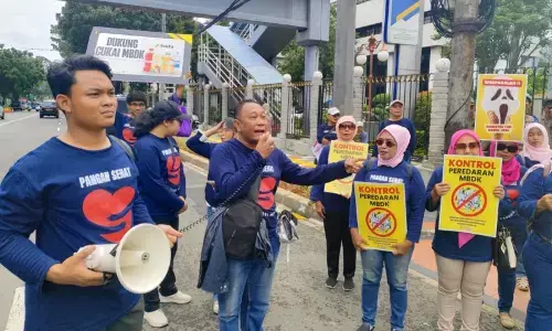 ‎FAKTA Indonesia gelar aksi di Kemenkeu tuntut penerapan cukai MBDK