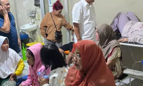 Puluhan guru dan siswa di Sukabumi diduga keracunan MBG, 6 orang dirujuk ke RS
