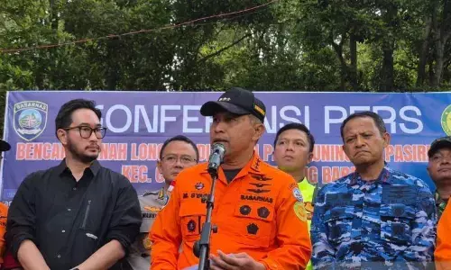 Tim SAR lanjutkan pencarian 20 korban hilang akibat longsor di Cisarua Tim SAR lanjutkan pencarian 20 korban hilang akibat longsor di Cisarua