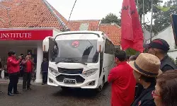 PDIP Kirim Bus Klinik & Truk Laundry ke Jabar PDIP Kirim Bus Klinik & Truk Laundry ke Jabar