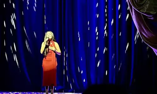 Dee Lestari buka Musikal Perahu Kertas lewat lagu ikonik