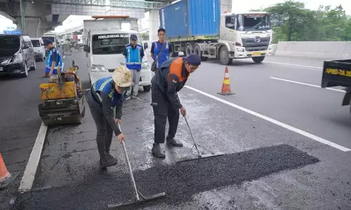 Jasamarga intensif periksa jalan berlubang di Tol Japek Jasamarga intensif periksa jalan berlubang di Tol Japek