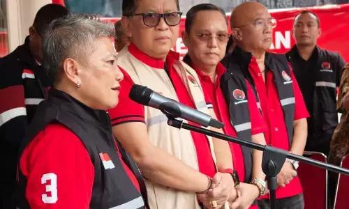 Ribka Tjiptaning Lepas 150 Tenaga Medis PDIP ke Jabar Ribka Tjiptaning Lepas 150 Tenaga Medis PDIP ke Jabar