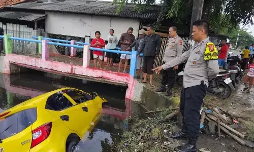 Polres Karawang tangani kecelakaan yang melibatkan anggota polisi Polres Karawang tangani kecelakaan yang melibatkan anggota polisi