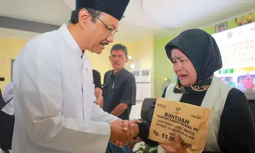 Mensos Gus Ipul serahkan santunan ahli waris korban banjir di Deli Serdang