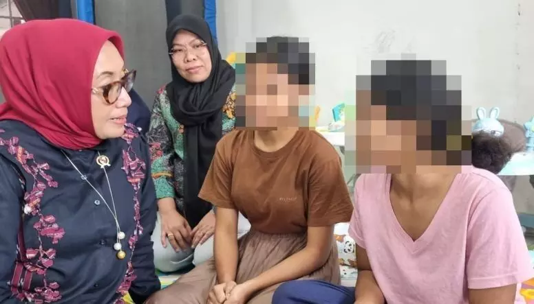 Menteri Arifah temui dua anak perempuan korban TPPO di Medan Menteri Arifah temui dua anak perempuan korban TPPO di Medan