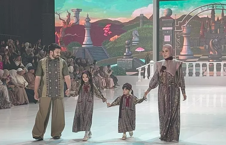 Koleksi busana `Imperial Reverie` jelang Lebaran ala Zaskia Sungkar Koleksi busana `Imperial Reverie` jelang Lebaran ala Zaskia Sungkar