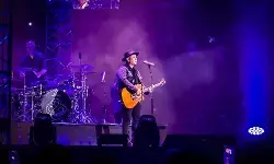 Tampil memukau, Padi Reborn bawa nostalgia di konser Dua Delapan