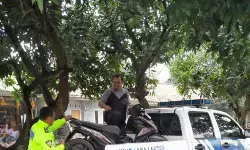 Jalan berlubang di Karawang jadi penyebab kecelakaan Jalan berlubang di Karawang jadi penyebab kecelakaan