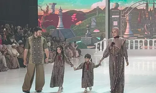 Koleksi busana `Imperial Reverie` jelang Lebaran ala Zaskia Sungkar