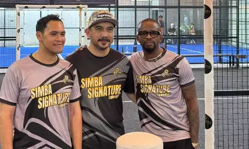 Pensiun dari sepakbola, Greg terjun di dunia Padel